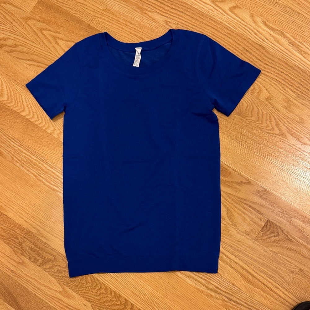 Lululemon Athletica Royal Blue Tee swiftly relaxed size 2 EEUC